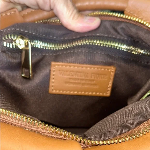 Luxurious Brown Leather Satchel - Picture 9 of 11